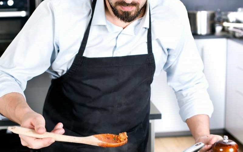Differences Between Aprons and Smocks Aprons and Smocks